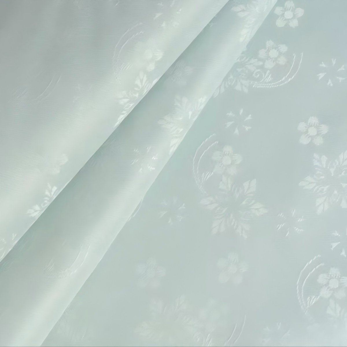 Dark-patterned snowflake jacquard fabric