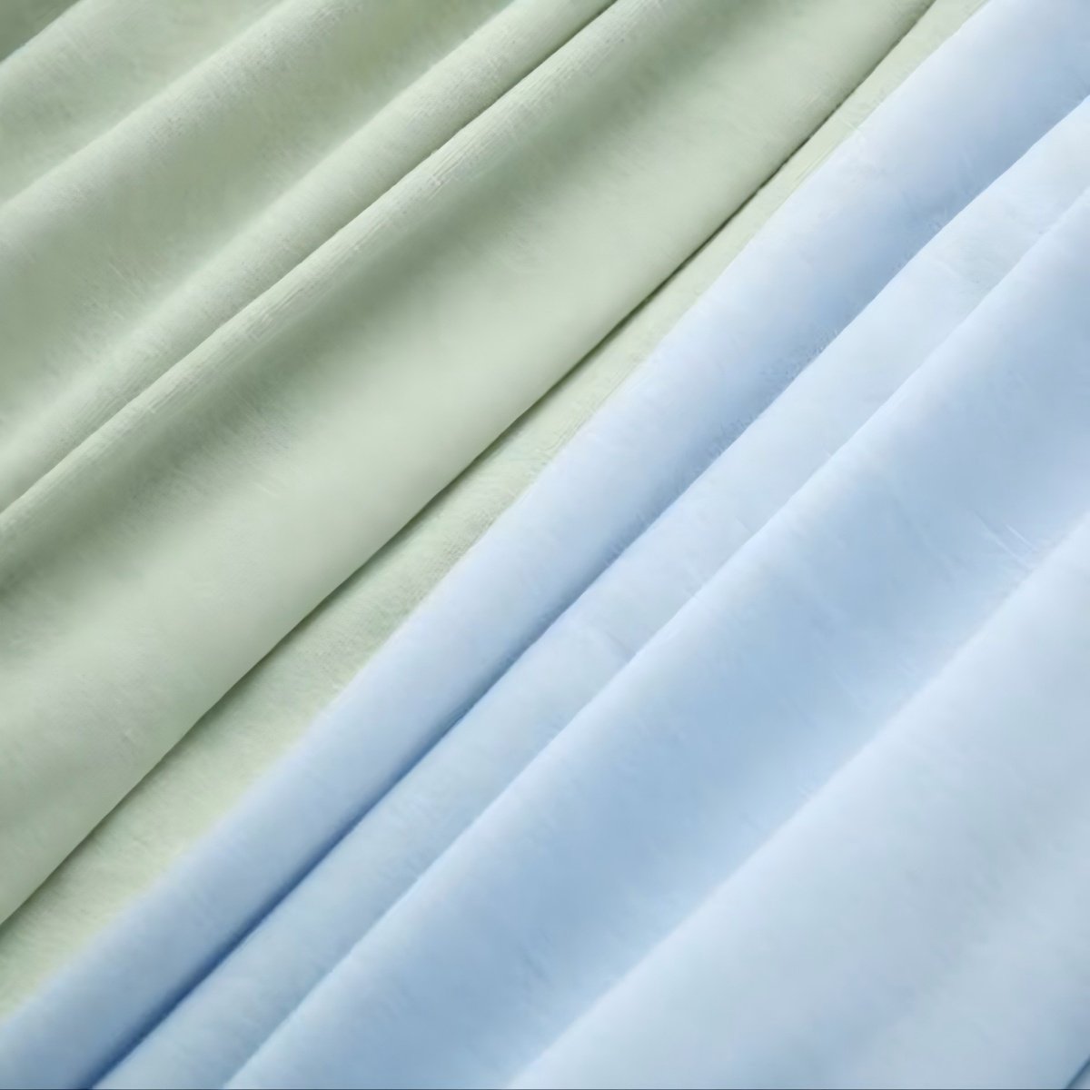 Solid-colored combed cotton fabric