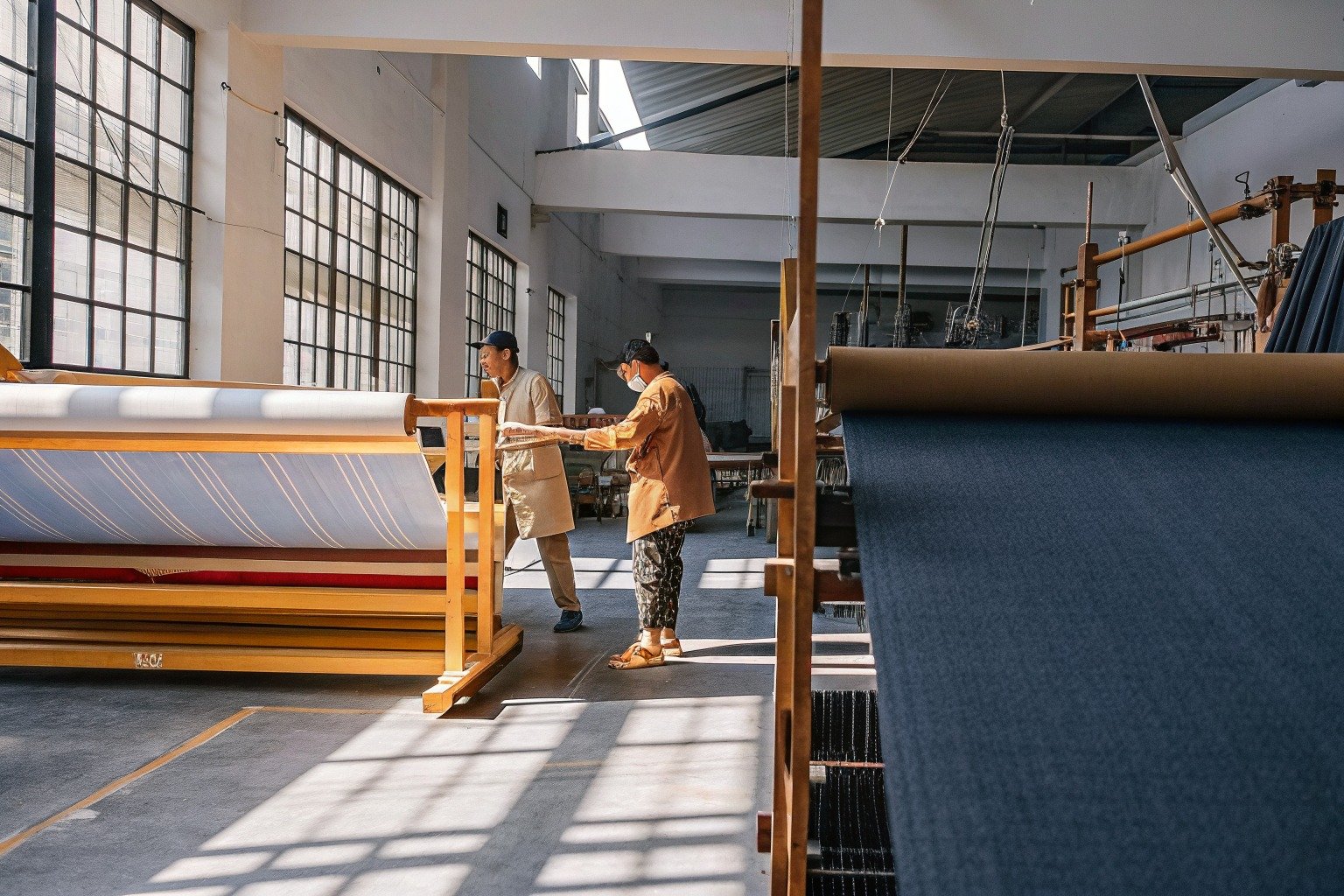 FumaoFabric - What Should Retail Buyers Know About Wrong Hand Feel Before Fabric Purchasing? - image 1