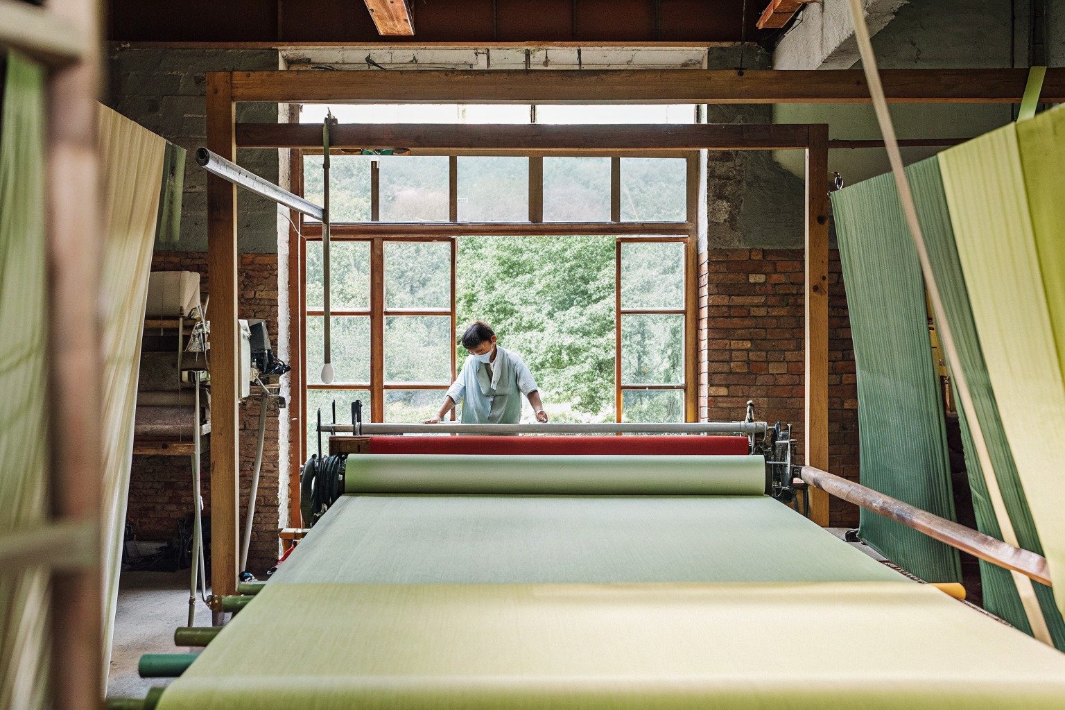 FumaoFabric - How Does Dye Lot Control Affect Fabric Selection for Apparel Brands? - image 1